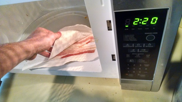 Cooking bacon in the microwave